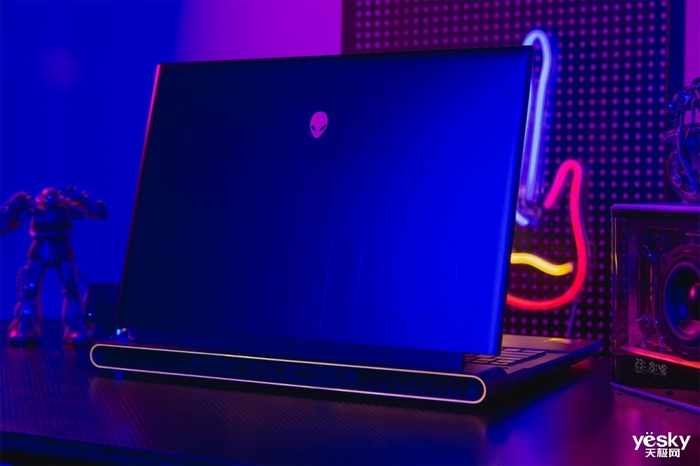 ALIENWARE M18全面评测：酷睿i9HX+RTX 4080，巨屏游戏神器